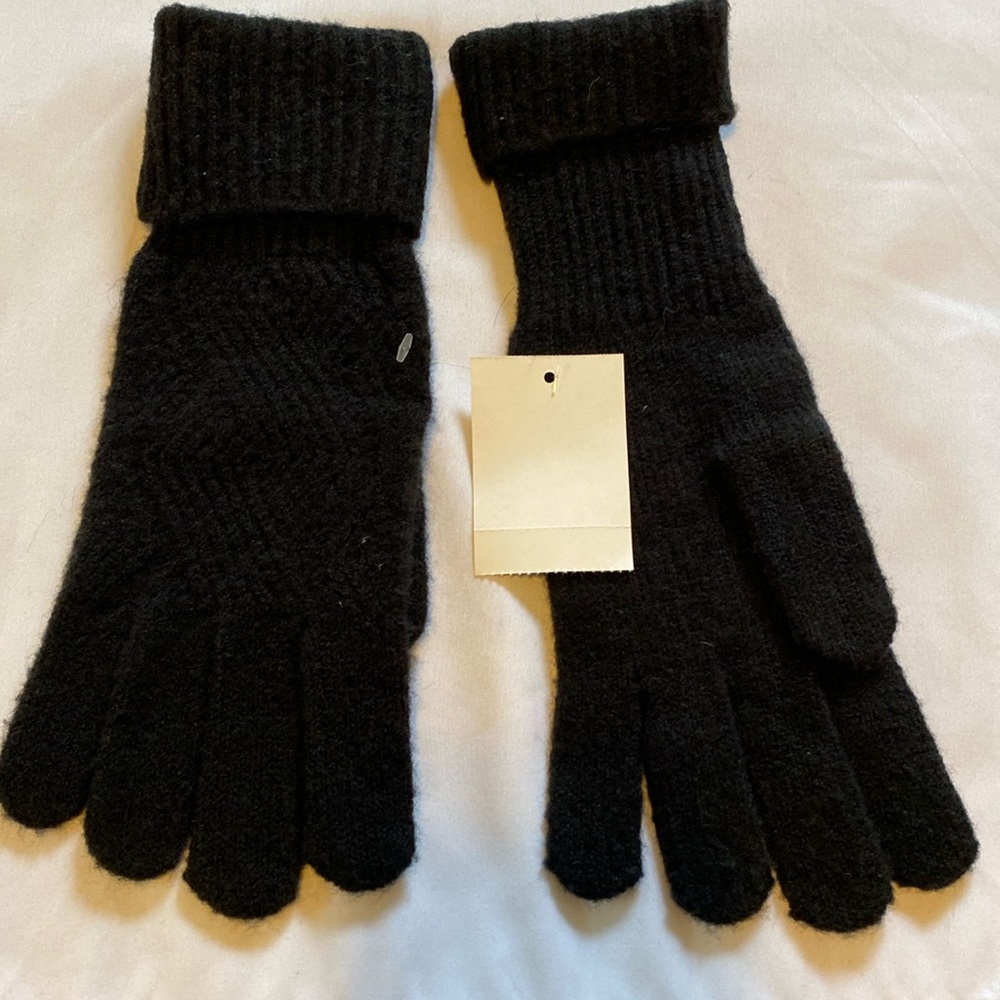 🎀 5/$20 🎀 NWT Treasure & Bond Knit Gloves in black